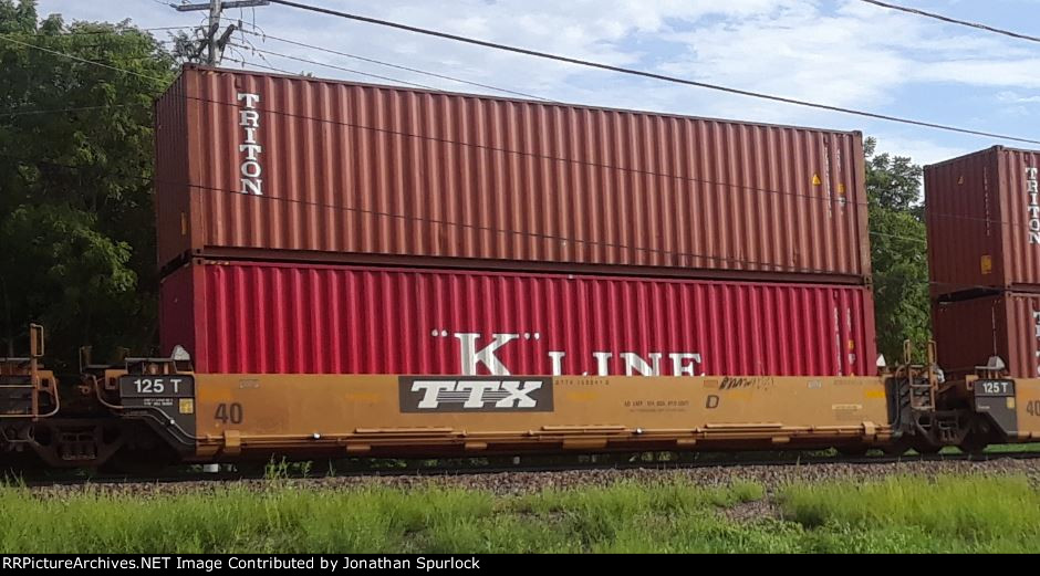 DTTX 759041D with two containers